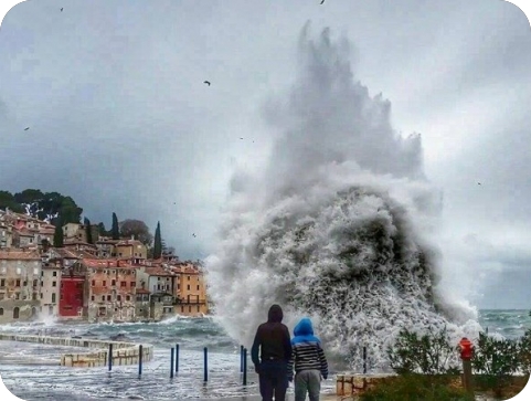 Nestabilno vrijeme u Istri. Kiša, pljuskovi i jako jugo, more valovito-158107