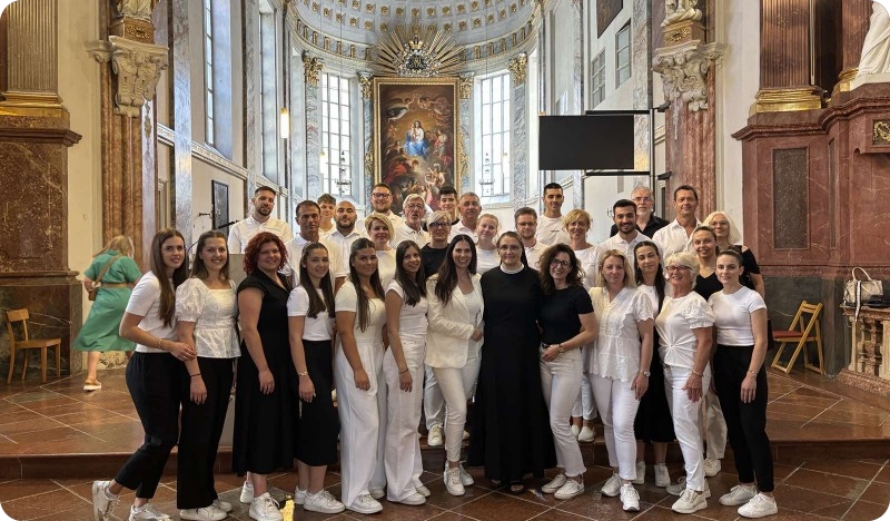Roženice oduševile izvedbom hrvatske mise u prepunoj bečkoj crkvi Kirche am Hof-153868