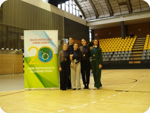 Djevojčice Osnovne škole Poreč i djevojke Gimnazije iz Pule županijske prvakinje-157373