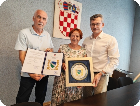 Načelnik Pliško uručio povelju počasnog građanina Općine Marčana Ružici Franjčević-162787