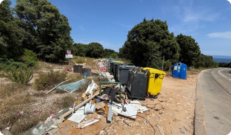 Nelegalni objekti, legalan otpad u Dugoj Uvali: Mještani plaćaju, a vikendaši zagađuju-153293