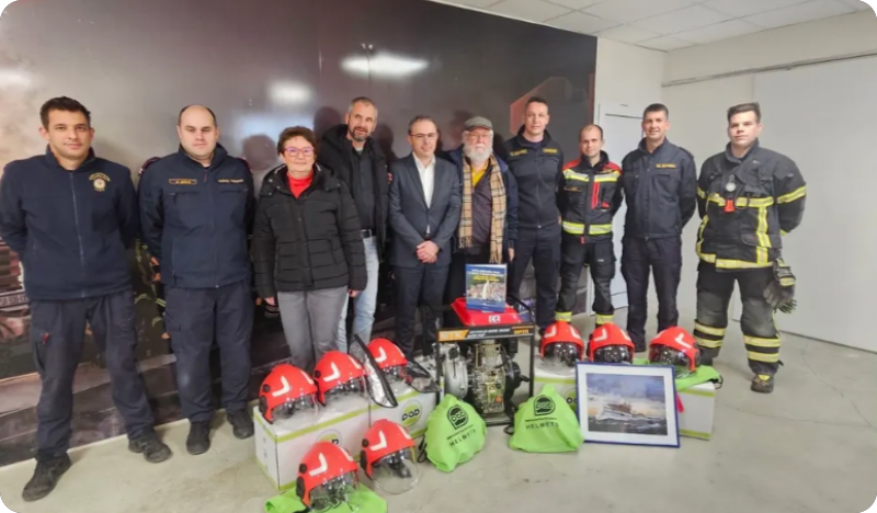 Obitelj Rudan nagradila profesionalnost JVP Labin, donirali pumpu i deset kaciga-157089