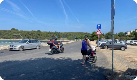 (VIDEO) Nakon četiri mjeseca izmijenjena signalizacija, asfaltirana cesta prema Valovinama i uređen parking na Stoji-161526