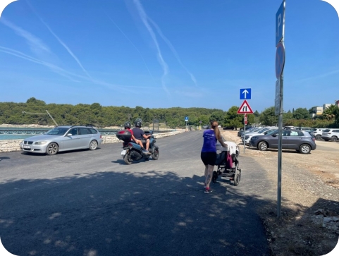 (VIDEO) Nakon četiri mjeseca izmijenjena signalizacija, asfaltirana cesta prema Valovinama i uređen parking na Stoji-161526