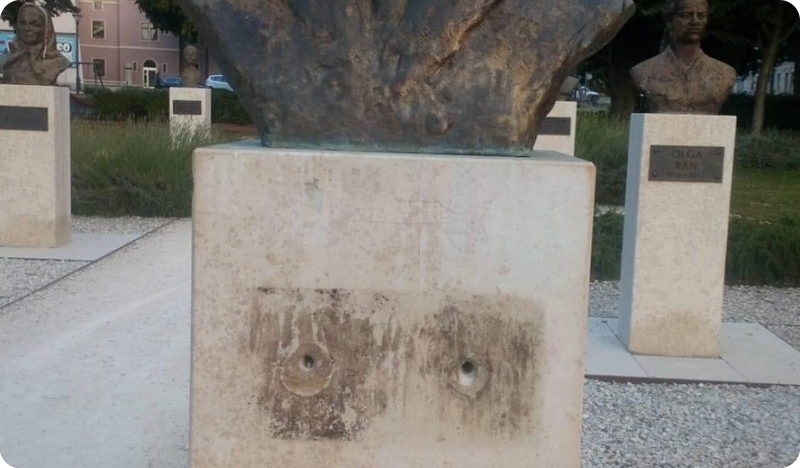 U Puli oskrnavljen spomenik Titu-118307