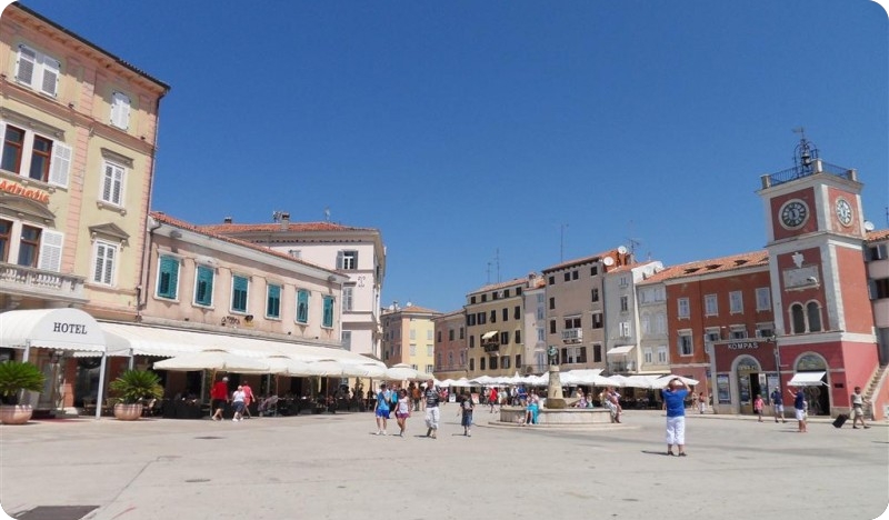 Grad Rovinj kreće u pojačanu kontrolu ugostiteljskih terasa i opreme na javnim površinama-162441
