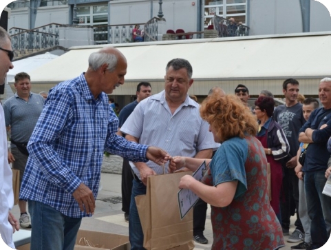 Na tržnici održano uručivanje certifikata “Proizvod hrvatskog seljaka”-58308