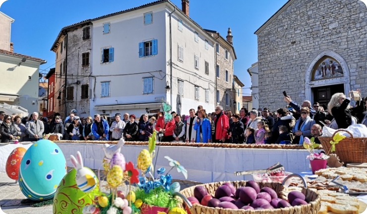 Višemetarska pinca, izložba jaja i igre za Uskrs u Fažani-159431