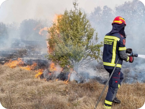 Vatrogasci upozoravaju: osnovna plaća je sramotno niska-156459