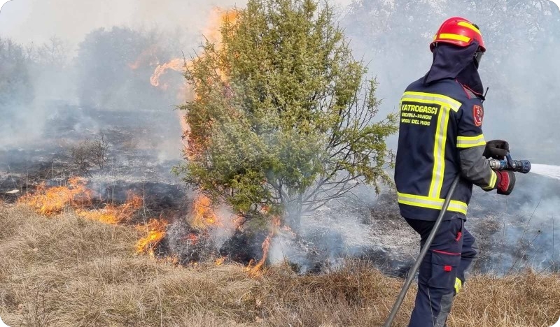 Vatrogasci upozoravaju: osnovna plaća je sramotno niska-156459