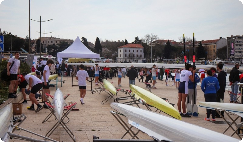 (FOTO) Veslački klub Istra obilježio 140 godina uz veliku regatu na Rivi-159276