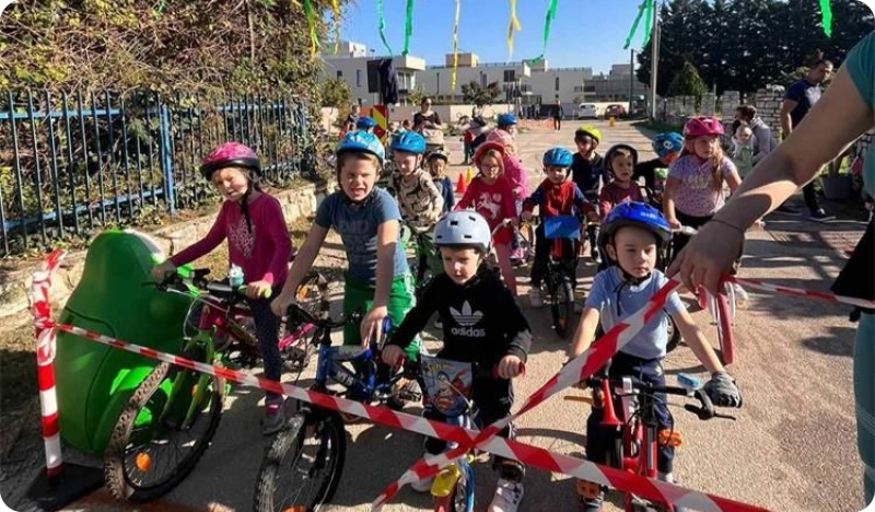 Policajci podijelili medalje malim biciklistima-148251