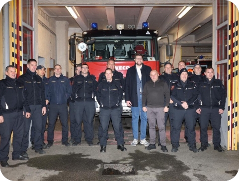 Gradonačelnik Peđa Grbin u novogodišnjoj noći posjetio dežurne službe u Puli-157608