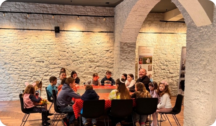 Suvremeni motivi nadahnuti tradicijom-158193