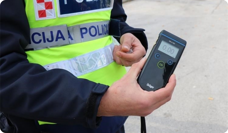 Noćas oprez na pulskim ulicama, policija kontrolira prisutnost alkohola i droga kod vozača-161046