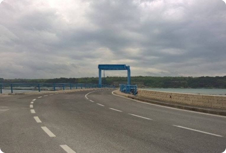 Poginuo vozač na mostu Antenal nakon slijetanja automobila u more-161247