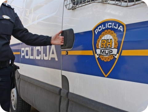 Policijski službenik iz Pule pucao iz pištolja i prijetio kolegi, udaljen iz službe-156390