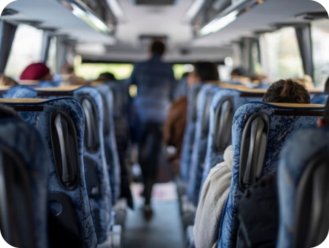 U Brtonigli autobus sa šestero djece udario u betonski stup-163601