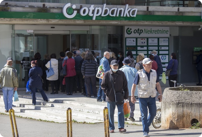 Banke nude besplatan račun, ali većinu građana čeka odlazak u poslovnicu-157618