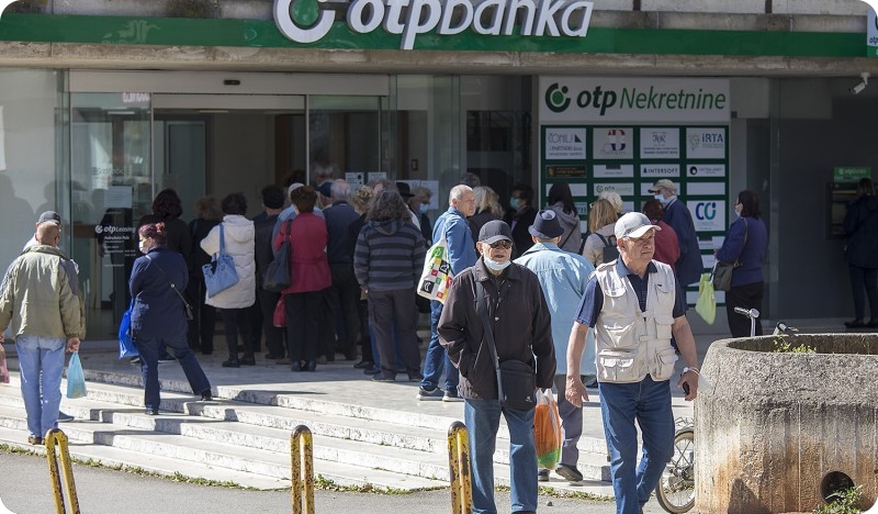 Banke nude besplatan račun, ali većinu građana čeka odlazak u poslovnicu-157618