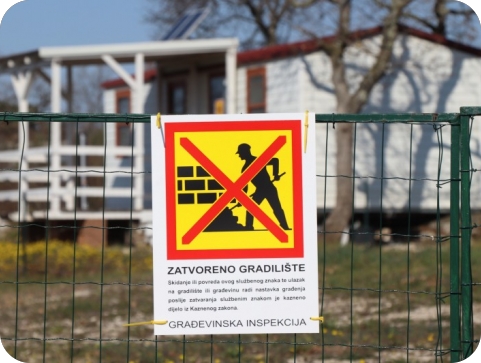 Obećao da će im povoljnije izgraditi kuće pa ih prevario-160613