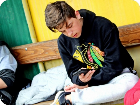 Kraj korištenja mobitela u školi? Ministar Fuchs najavio stroža pravila-156147