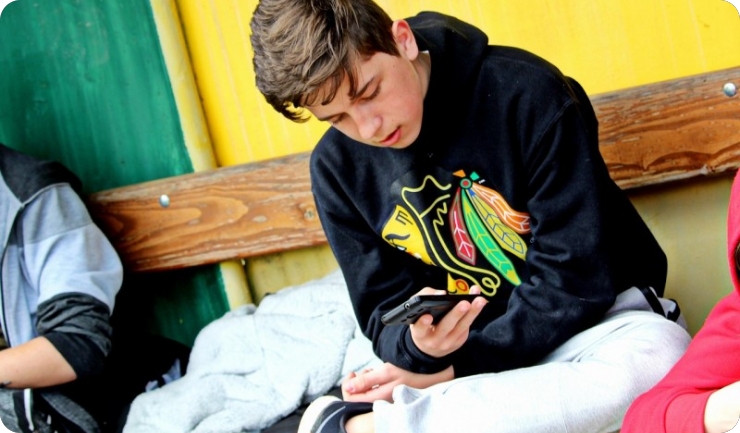 Kraj korištenja mobitela u školi? Ministar Fuchs najavio stroža pravila-156147