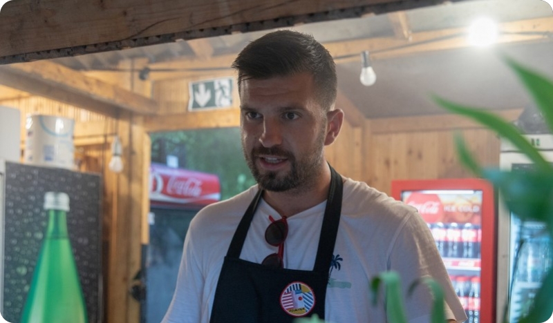 Upoznajte Ivana Badžeka, voditelja street food “Institut za burgere by Mate Janković” i “Chef’s burger by Ivan Pažanin”-129656