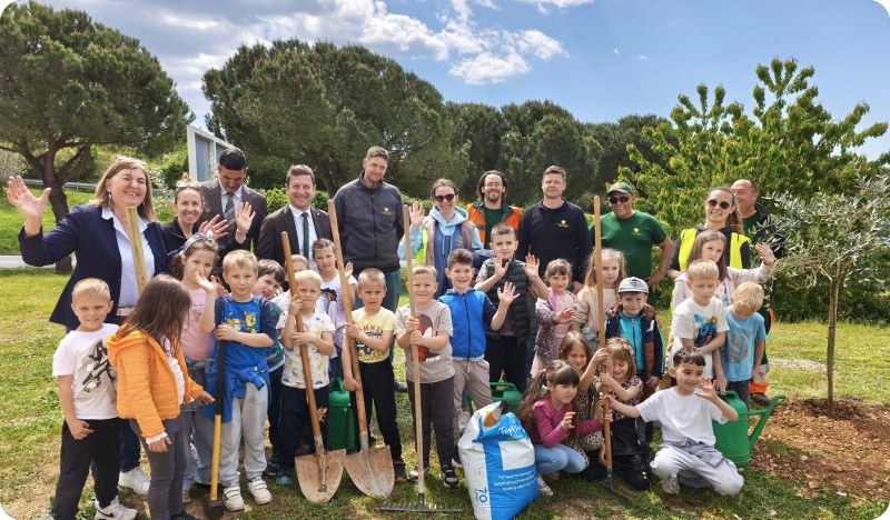 Povodom Dana planeta Zemlje posađeno pet stabala maslina u Rovinjskom Selu-160054