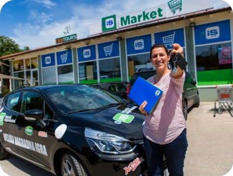 Istarski supermarketi sretnim dobitnicima uručili Clio i skuter Apriliu-68541