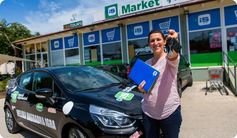 Istarski supermarketi sretnim dobitnicima uručili Clio i skuter Apriliu-68541