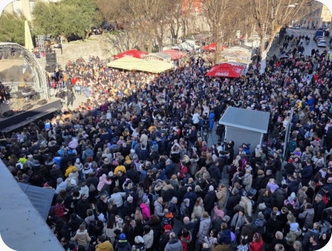 Lima Len i ekipa zagrijali Pulu, večernji doček uz Gustafe i Belana - VIDEO-157594