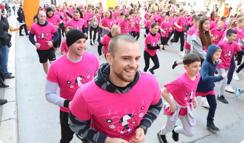 Više od 500 učenika i policajaca trčalo u ružičastom i poslalo poruku protiv nasilja-150634