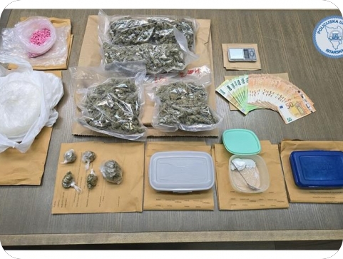 Velika zapljena u Puli, policija oduzela 1,2 kg amfetamina i 1,1 kg marihuane-156168