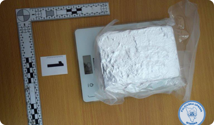 Istarska policija privela preprodavača droge, prilikom pokušaja bijega udario u policijsko vozilo-157411
