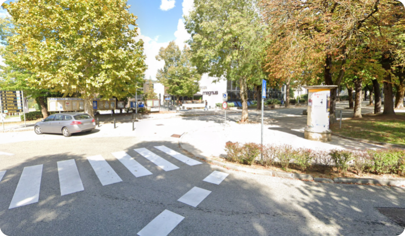 U Pazinu 69-godišnjak pod utjecajem alkohola rukama razmazivao i bacao izmet po drvenoj klupi-164355