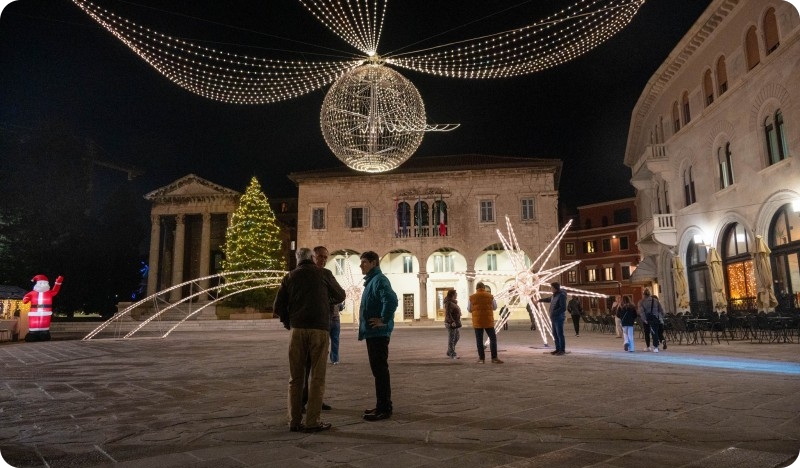 Peđa Grbin i Valter Boljunčić uputili božićno-novogodišnju čestitku građanima Pule-157497