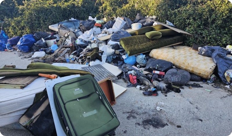 Jedni ogorčeni, drugi nemarni: Nelegalni otpad kod Max City-a ne staje-149815