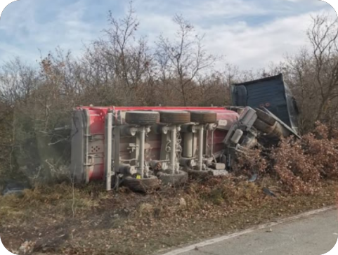 Kod Vodnjana kamion sletio s ceste zbog neispravnih guma i viška tereta-149977