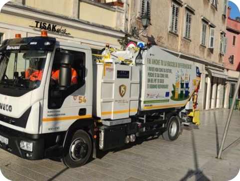 Komunalnom servisu iz Rovinja isporučeno novo komunalno vozilo-125365