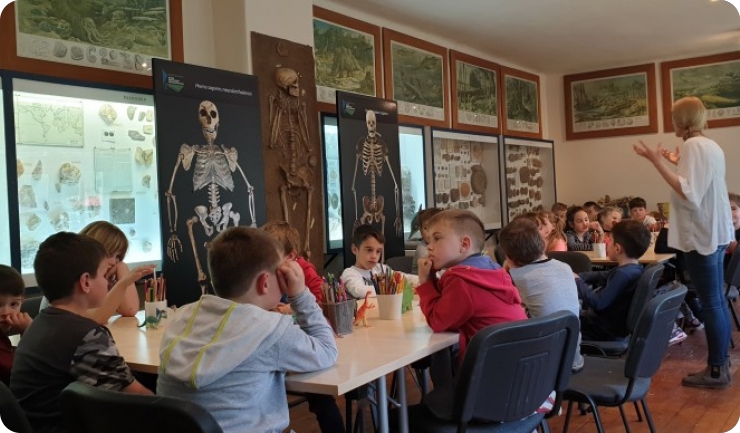 Dječji vrtić Oblutak posjetili Muzej krapinskih neandertalaca-96799