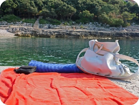 Strani turisti najčešće žrtve krađa na Galebovim stijenama i Pješčanoj Uvali-154571