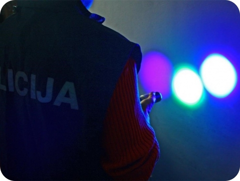 Policija ga zaustavila, a on bez položenog vozačkog ispita i u ukradenom automobilu-156711