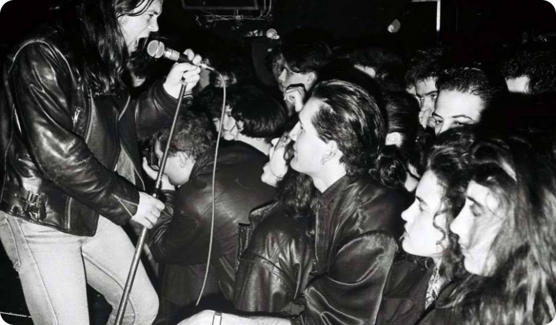 Ljeto 1987., jug Italije. Punk, mikrofon i diplomatski skandal…-153986