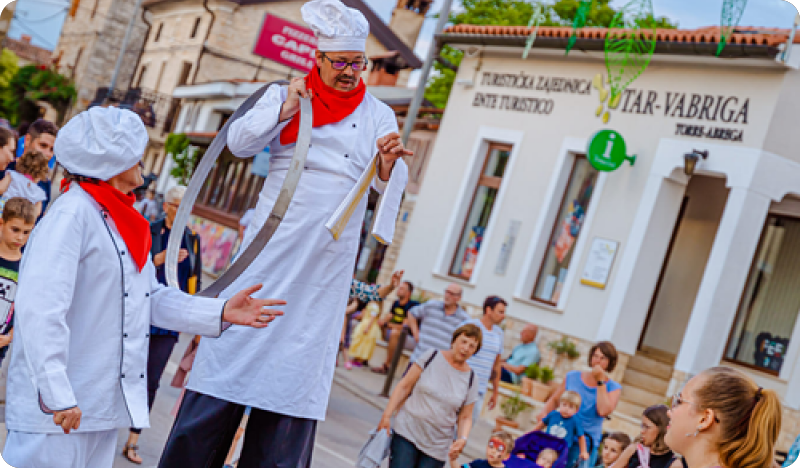 Mozaik boja, pokreta, ritma i osmijeha uz 25. Street art Poreč-154629
