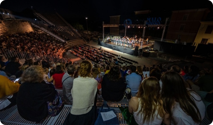 Magična noć uz Lado ansambl očarala publiku u Malom rimskom kazalištu u Puli-137879