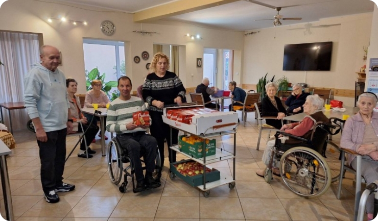 Blagdanski domjenak i podjela pomoći za članove Društva osoba s tjelesnim invaliditetom Pazin-157479