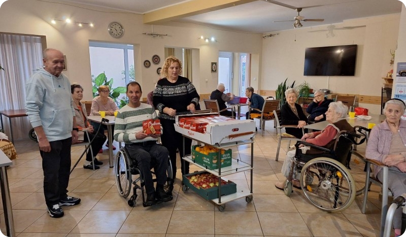 Blagdanski domjenak i podjela pomoći za članove Društva osoba s tjelesnim invaliditetom Pazin-157479