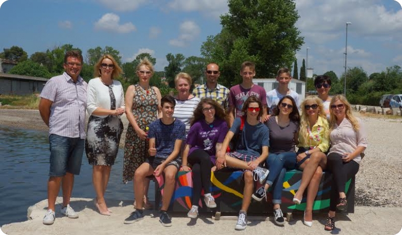 Postavljanje prve oslikane klupe u lučici Mandrač-59195