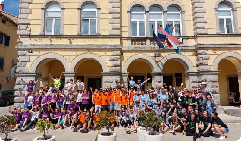Maturanti u Labinu obilježavaju svoj dan-127150